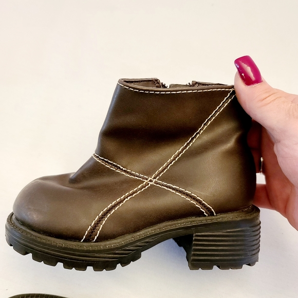 Toddler girls brown chuncky heel boots - Picture 10 of 11